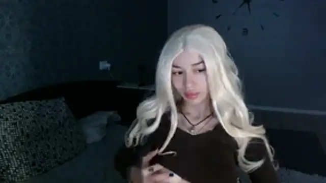 Snapshot of Daphne_Darkthorn chatting on November 25, 2025, 5:19 am Daphne Darkthorn online show from November 25, 2025, 5:19 am