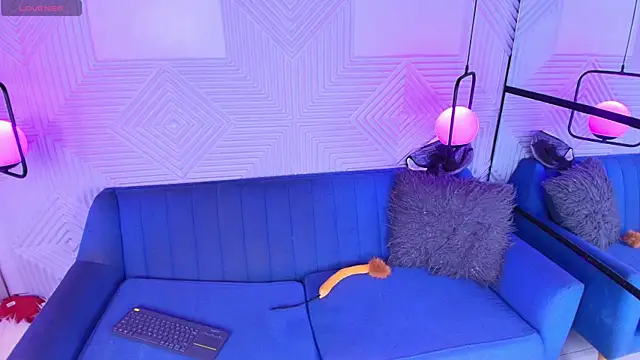 Snapshot of CinnamonHeat chatting on October 25, 2025, 11:09 am CinnamonHeat online show from October 25, 2025, 11:09 am