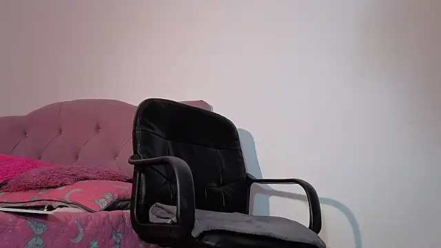 Snapshot of sexy_natasha_big_ass chatting on October 14, 2025, 4:40 pm sexy natasha big ass online show from October 14, 2025, 4:40 pm