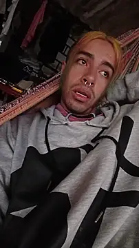 Snapshot of saenzjhonny chatting on October 16, 2025, 10:18 pm saenzjhonny online show from October 16, 2025, 10:18 pm