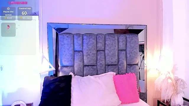 SofiRuiz  online show from January 7, 2026, 3:00 am