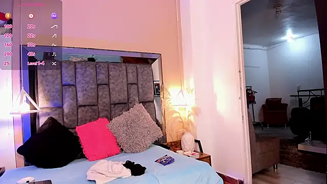 SofiRuiz  online show from December 4, 2025, 3:16 am