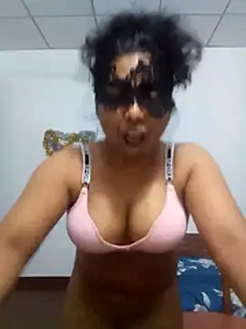 Snapshot of Expose_Queen chatting on April 10, 2026, 5:53 pm Expose Queen online show from April 10, 2026, 5:53 pm