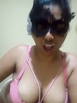 Expose Queen online show from February 4, 2026, 6:03 pm