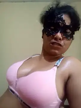 Snapshot of Expose_Queen chatting on March 18, 2026, 5:43 am Expose Queen online show from March 18, 2026, 5:43 am