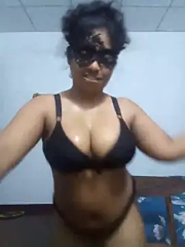 Snapshot of Expose_Queen chatting on April 12, 2026, 5:16 pm Expose Queen online show from April 12, 2026, 5:16 pm