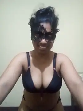 Expose Queen online show from February 23, 2026, 5:02 pm