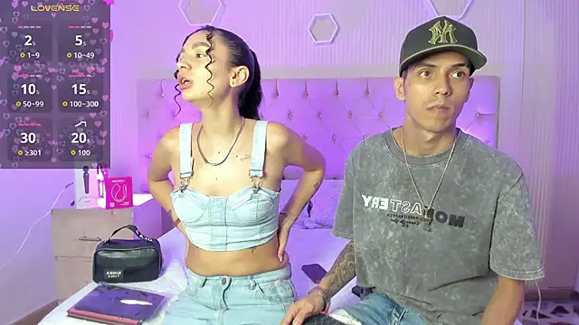 DerryAndIzzy online show from May 20, 2026, 5:04 am