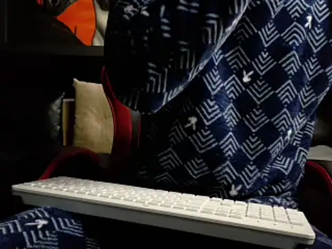 Snapshot of Molotov_Explosive chatting on October 24, 2025, 1:21 pm Molotov Explosive online show from October 24, 2025, 1:21 pm