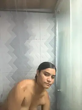 Snapshot of Molotov_Explosive chatting on November 10, 2025, 11:54 pm Molotov Explosive online show from November 10, 2025, 11:54 pm