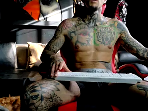 Snapshot of Molotov_Explosive chatting on October 25, 2025, 9:15 pm Molotov Explosive online show from October 25, 2025, 9:15 pm