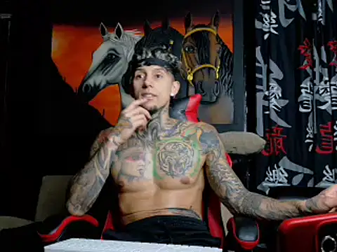 Snapshot of Molotov_Explosive chatting on October 22, 2025, 4:23 am Molotov Explosive online show from October 22, 2025, 4:23 am