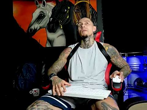 Snapshot of Molotov_Explosive chatting on December 22, 2025, 5:02 pm Molotov Explosive online show from December 22, 2025, 5:02 pm