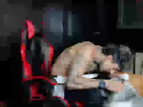 Snapshot of Molotov_Explosive chatting on November 21, 2025, 9:36 pm Molotov Explosive online show from November 21, 2025, 9:36 pm