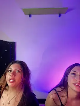 Snapshot of Leah_moon1 chatting on March 16, 2026, 5:44 am Leah moon1 online show from March 16, 2026, 5:44 am