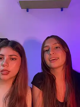 Snapshot of Leah_moon1 chatting on March 6, 2026, 4:51 am Leah moon1 online show from March 6, 2026, 4:51 am