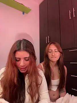 Snapshot of Leah_moon1 chatting on February 6, 2026, 5:47 am Leah moon1 online show from February 6, 2026, 5:47 am