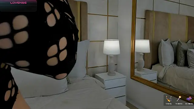 Snapshot of lyrabellini chatting on February 10, 2026, 10:58 am lyrabellini online show from February 10, 2026, 10:58 am