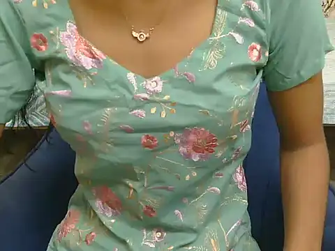 Snapshot of hii_tanisha chatting on October 22, 2025, 5:18 am hii tanisha online show from October 22, 2025, 5:18 am