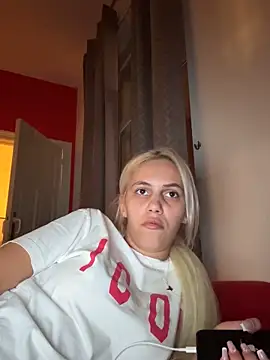 Snapshot of Andreea-Tina01A chatting on October 13, 2025, 6:42 pm Andreea-Tina01A online show from October 13, 2025, 6:42 pm