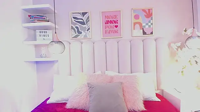 Snapshot of Isabella__gonzalez_ chatting on January 6, 2026, 3:21 am Isabella gonzalez online show from January 6, 2026, 3:21 am