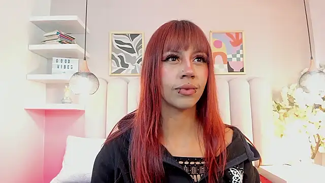 Snapshot of Isabella__gonzalez_ chatting on January 14, 2026, 6:06 am Isabella gonzalez online show from January 14, 2026, 6:06 am