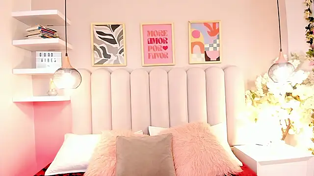 Isabella  gonzalez  online show from January 16, 2026, 3:32 am