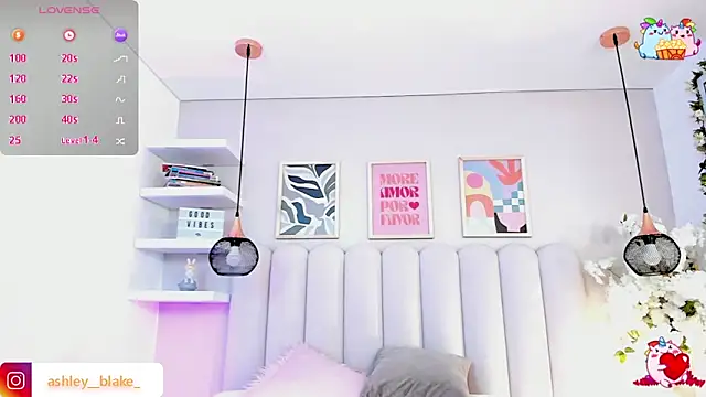 Snapshot of Isabella__gonzalez_ chatting on December 23, 2025, 3:28 am Isabella gonzalez online show from December 23, 2025, 3:28 am