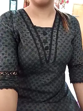 Tanha18 online show from May 11, 2026, 3:41 am