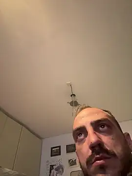 Snapshot of AlexGogo23 chatting on April 6, 2026, 12:39 am AlexGogo23 online show from April 6, 2026, 12:39 am