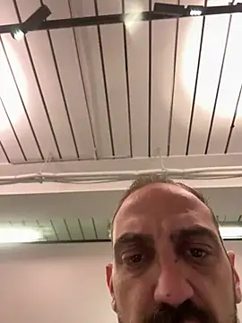 Snapshot of AlexGogo23 chatting on April 14, 2026, 3:39 pm AlexGogo23 online show from April 14, 2026, 3:39 pm