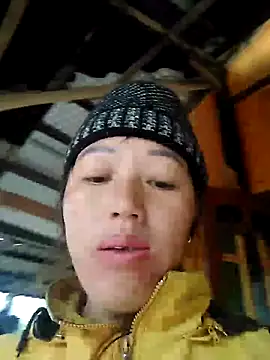 Snapshot of Yanmey chatting on December 3, 2025, 12:01 am Yanmey online show from December 3, 2025, 12:01 am