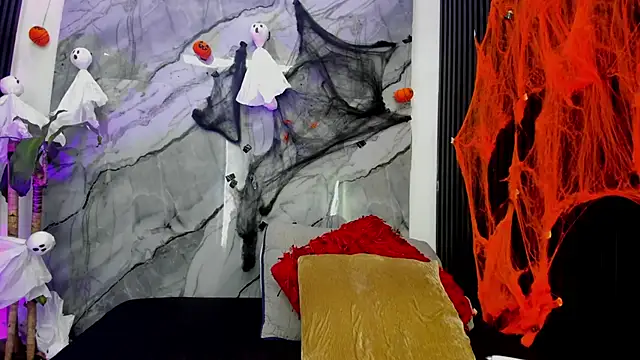 Luna Ember online show from October 27, 2025, 12:06 pm