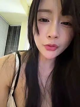 Snapshot of yiyi_3523 chatting on April 18, 2026, 2:08 pm yiyi 3523 online show from April 18, 2026, 2:08 pm