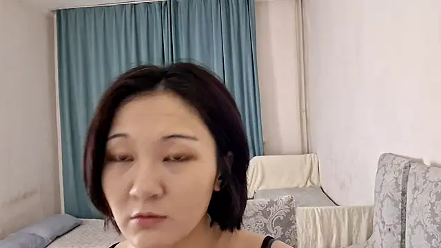 Snapshot of Lyndasilk chatting on April 16, 2026, 3:13 pm Lyndasilk online show from April 16, 2026, 3:13 pm