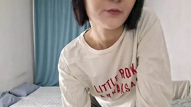 Snapshot of Lyndasilk chatting on March 31, 2026, 4:20 pm Lyndasilk online show from March 31, 2026, 4:20 pm