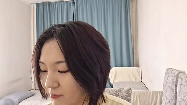 Snapshot of Lyndasilk chatting on April 13, 2026, 3:16 pm Lyndasilk online show from April 13, 2026, 3:16 pm