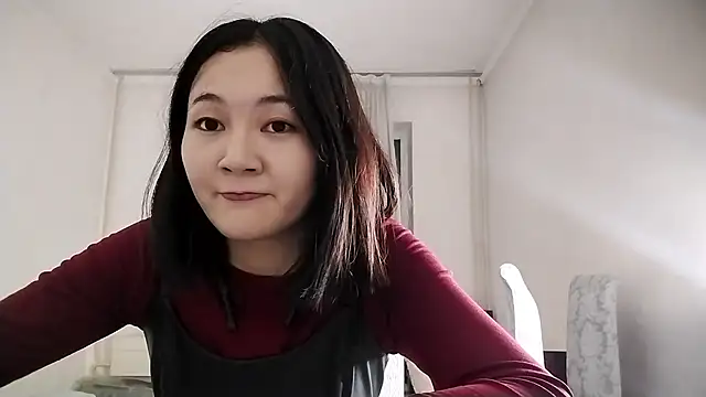 Lyndasilk online show from November 15, 2025, 2:21 pm