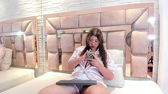 carlie crow online show from October 24, 2025, 11:42 am