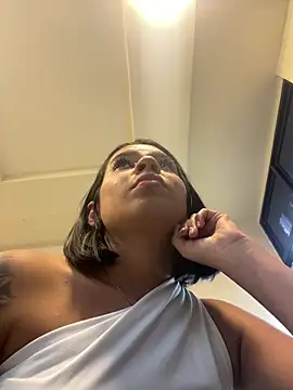 Snapshot of AlyssaRay chatting on February 6, 2026, 6:48 pm AlyssaRay online show from February 6, 2026, 6:48 pm