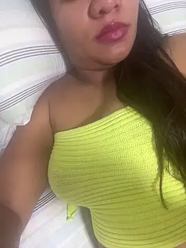 samaraoliveira25 online show from May 23, 2026, 10:53 pm