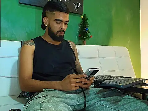 Snapshot of black_kameron_ chatting on November 26, 2025, 2:11 am black kameron online show from November 26, 2025, 2:11 am