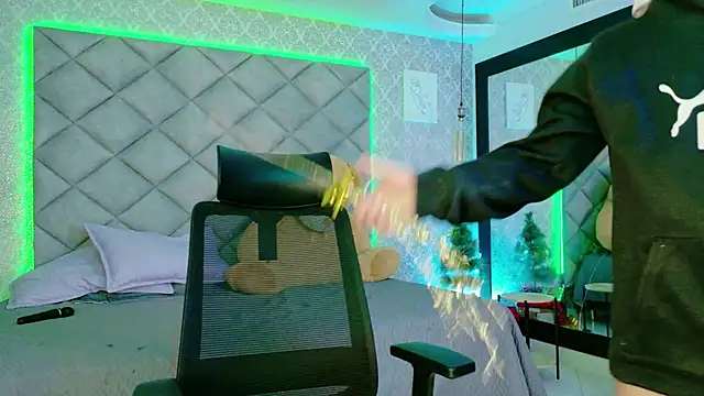 CARO ADAMS1 online show from January 7, 2026, 10:53 am