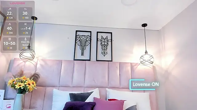 Snapshot of Ari_lynn_ chatting on November 13, 2025, 3:32 am Ari lynn online show from November 13, 2025, 3:32 am