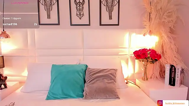 Snapshot of Ari_lynn_ chatting on November 14, 2025, 3:21 am Ari lynn online show from November 14, 2025, 3:21 am