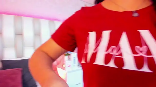 Snapshot of Ari_lynn_ chatting on December 23, 2025, 3:28 am Ari lynn online show from December 23, 2025, 3:28 am