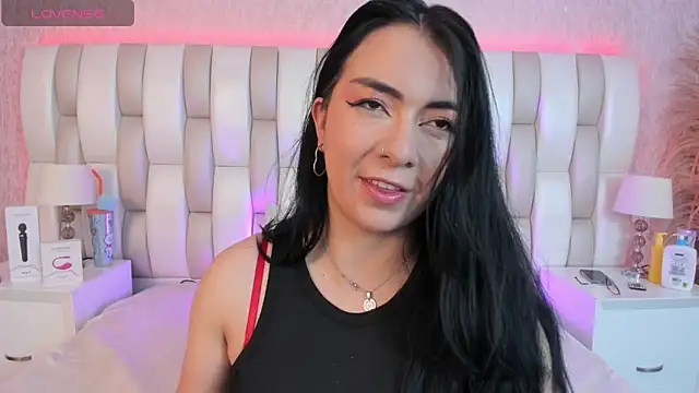 Snapshot of Ari_lynn_ chatting on February 4, 2026, 3:12 am Ari lynn online show from February 4, 2026, 3:12 am