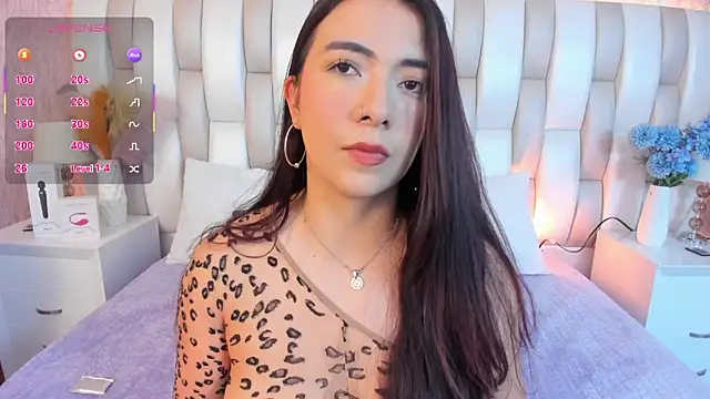 Snapshot of Ari_lynn_ chatting on December 17, 2025, 5:34 am Ari lynn online show from December 17, 2025, 5:34 am