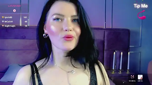 EvaBilss online show from April 15, 2026, 7:58 pm