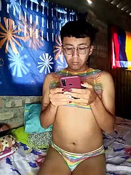 Snapshot of karola_horny chatting on October 25, 2025, 11:31 am karola horny online show from October 25, 2025, 11:31 am